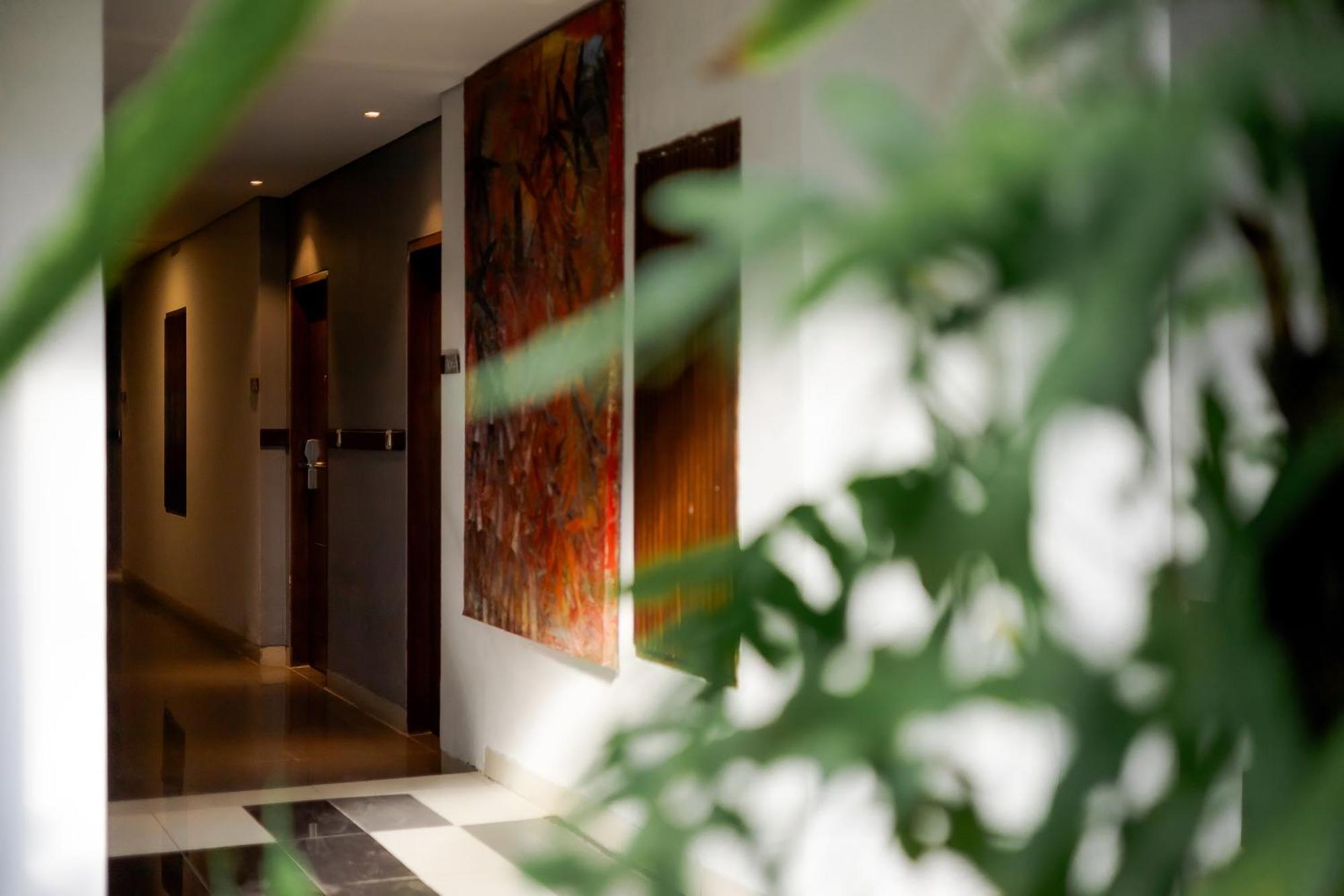 Fourteen Roses Boutique Hotel, Kuta Легиан Экстерьер фото