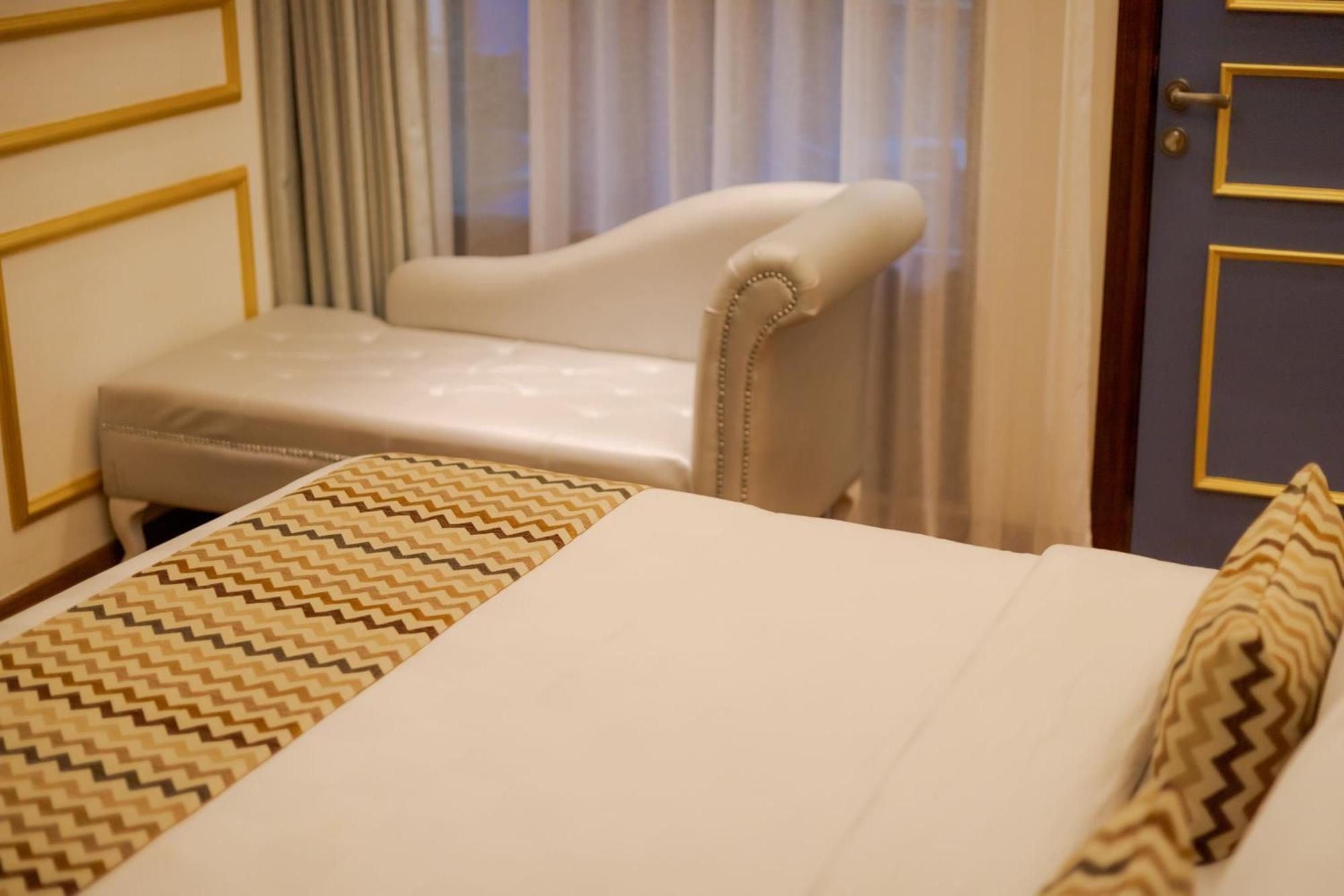 Fourteen Roses Boutique Hotel, Kuta Легиан Экстерьер фото
