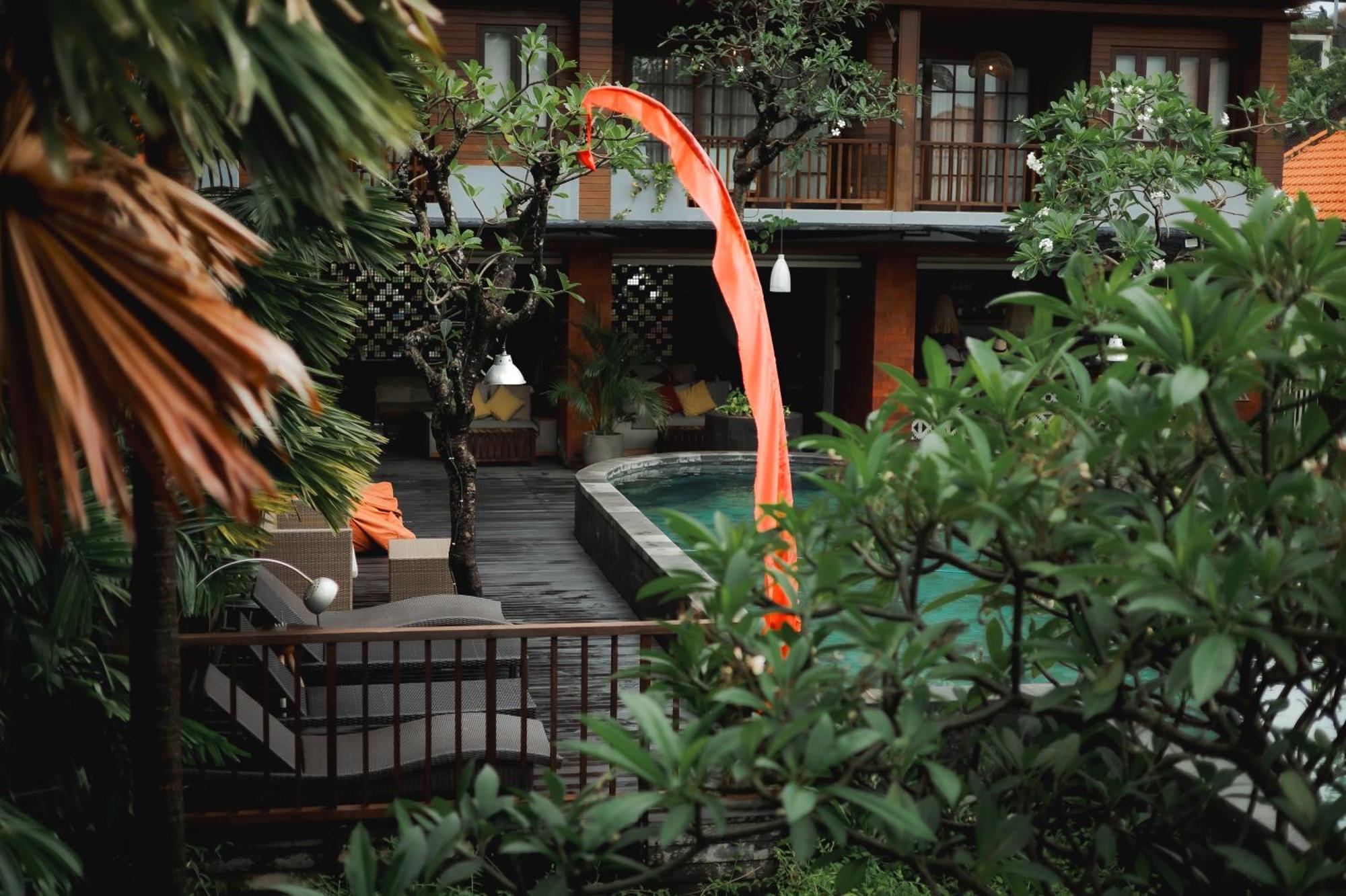 Fourteen Roses Boutique Hotel, Kuta Легиан Экстерьер фото
